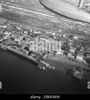 Derzeit 10-1947: Die fliegende Expressstrecke entlang Norwegens mit der fliegenden Hurtigrute auf der regulären Strecke, die im Juni eröffnet wird, startet jeden Morgen ein Flug von Tromsø und ein Flug von Stavanger, während einer in Reserve ist. Die Flugzeit beträgt etwa neun Stunden mit zusätzlichen Zwischenstopps in Bergen, Oslo, Trondheim, Brønnøysund/Sandnessjøen, Bodø und Harstad. Von Tromsø aus startet die Route Hammerfest–Vadsø–Kirkenes hodt mit anderen Flügen dreimal pro Woche. Die Fahrt Kirkenes–Oslo dauert daher zwei Tage mit dem fliegenden Hurtigruten. Jetzt vergeht etwa eine Woche. Der Flieger Stockfoto