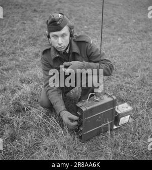 Aktuell 24-4-1947: Sicherer Flugverkehr die Kommunikations- und Radarschulen der Air Force in Lutvann trainieren diejenigen, die für den Kommunikationsdienst der Air Force verantwortlich sind. Peinlich, pedantische Genauigkeit sind wichtige Eigenschaften. Foto: Th. Skotaam/Aktuell/NTB ***FOTO NICHT VERARBEITET*** Stockfoto