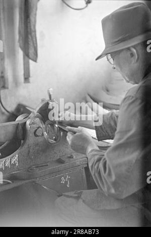 Strom 09-1950: Bereit für den Frühling. Der größte Hersteller landwirtschaftlicher Maschinen, Kvernelands Fabrik in der Zeit auf Jæren, ist auch handwerklicher, aber sehr notwendige landwirtschaftliche Geräte. Foto: Sverre A. Børretzen / Aktuell / NTB ***Foto nicht image PROCESSED*** Stockfoto