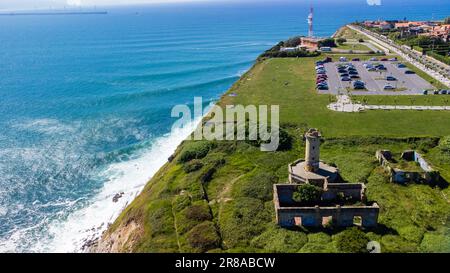 Punta Galea, Halbinsel und Erholungsgebiet in der Nähe von Getxo, Biskaya, Baskenland, Spanien aus der Vogelperspektive. Stockfoto