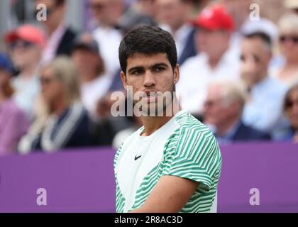20. Juni 2023; Cinch Championships, Queens Club, West Kensington, London, England: Cinch Championships Queens Club, Tag 2; Carlos Alcaraz (ESP) schaut sich seine Trainer an Stockfoto