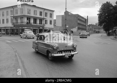 Aktuell 30-5-1960: Tod durch Geschwindigkeit GrinerSpeed Tod Grinsen hinter dem Steuer. Riesige Autokolossusen, wie Lokomotiven, fahren durch die dicht besiedelten Gebiete entlang der Straßen. Die Verkehrspolizei ist ständig auf der Suche und überwacht Schwertransporte mit Radar. Foto: Ivar Aaserud / Aktuell / NTB ***FOTO NICHT ABGEBILDET*** Stockfoto