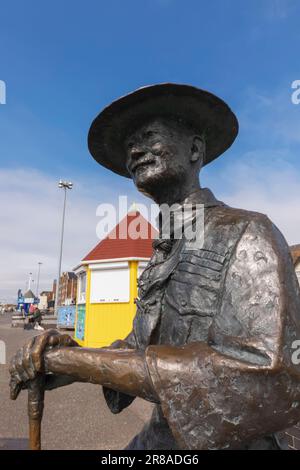 England, Dorset, Poole, Bronze Statue von Robert Baden-Powell vom Bildhauer David Annand aus dem Jahr 2008 Stockfoto