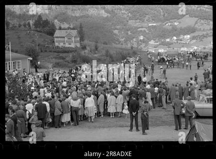 33. 2. 1960: Brautprozession in Hardanger. Synnøve Hauge und Samson Bjørke haben Vikøy in der Kirche geheiratet, auf gute alte Weise. Foto: Ivar Aaserud / Aktuell / NTB ***Foto nicht verarbeitet*** Stockfoto