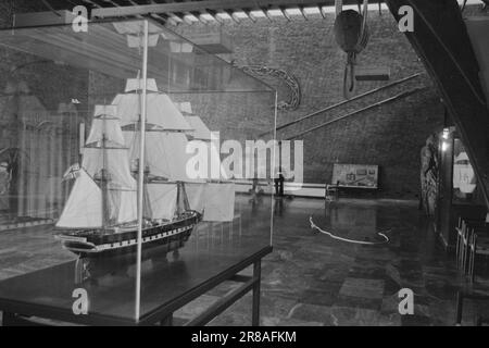 Aktuell 20 - 1974: Das Segeln Norwegens im Haus das Norwegische Schifffahrtsmuseum wurde vor 60 Jahren gegründet, aber erst heute kann man sagen, dass es in enger Verbindung mit dem Framhuset und dem Kon-Tiki-Haus auf Bygdøynes ordnungsgemäß eingerichtet wurde. Foto: Sverre A. Børretzen / Aktuell / NTB ***FOTO NICHT IMAGE PROCESSED*** Stockfoto