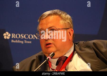 Sankt Petersburg, Russland. 16. Juni 2023. Alexey Overchuk, stellvertretender Ministerpräsident der Russischen Föderation, nimmt an einer Sitzung zum Thema EAEU: Impulse für eine neue Ära im Rahmen des St. Petersburg International Economic Forum 2023 (Kreditbild: © Maksim Konstantinov/SOPA Images via ZUMA Press Wire) NUR REDAKTIONELLE VERWENDUNG! Nicht für den kommerziellen GEBRAUCH! Stockfoto