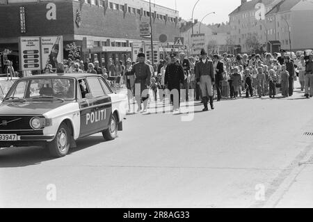 Tatsächlich 22 - 2 - 1974: DUS mit der Police Die Bezirkspolizei ist ein seltsames Phänomen, das als eine Art Pufferzone zwischen dem gewöhnlichen Polizisten und dem Jungen auf der Straße agiert. Der Zweck besteht in erster Linie darin, Verbrechen zu verhindern. Current ist bei den Offizieren Helge Løhren und Lars Stubstad. Foto: Ivar Aaserud / Aktuell / NTB ***FOTO NICHT ABGEBILDET*** Stockfoto