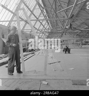 Aktuell 21-4-1950: Rosenberg: Ein technisches Abenteuer in einer höllischen Ecke kann schlechtes Schweißen ziemlich tödlich sein. Die Rosenberger Maschinenwerkstatt nimmt Röntgenaufnahmen der Boote, die sie bauen, bevor sie sie in die Weltmeere freisetzen. Sie haben sich nach dem Krieg gewaltsam ausgebreitet und sind nun zweifellos Norwegens modernste ihrer Art. Foto: Sverre A. Børretzen / Aktuell / NTB ***FOTO NICHT IMAGE PROCESSED*** Stockfoto