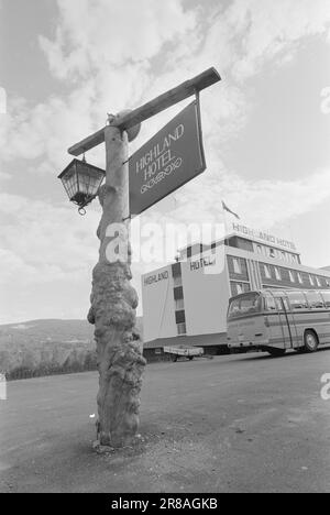 Aktuell 28 - 1 - 1974: Organisationsfreiheit nur eine Organisationsfreiheit nur ein Mythos nur zwei der Hotels in Hallingdal haben einen Tarifvertrag mit dem Hotell- Og Restaurantarbeiderforbundet. Wenn die Mitarbeiter ein Interesse an der Organisation zeigen, werden sie von den Hotelbesitzern belästigt und mit Entlassung bedroht, die von der Unterdrückung ihrer Arbeiter in hohem Maße profitieren. Foto: Ivar Aaserut/Aktuell/NTB ***FOTO NICHT ABGEBILDET*** Stockfoto