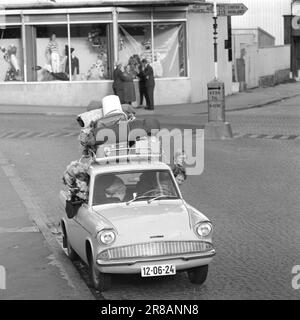 Derzeit 31-6-1960: Der Feiertag steht vor Tausenden von Menschen, die mit dem Auto oder Zelt in Urlaub fahren. Foto: Aage Storløkken / Aktuell / NTB ***FOTO NICHT VERARBEITET*** Stockfoto