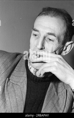 Derzeit 10-9-1960: Schwimmender Sarg Flakke repariert alte Wannen in seiner eigenen Werkstatt, die nicht den professionellen Standards entsprechen. Der Hauptzeuge in einem möglichen Fall gegen Flakke wird Alf Olsen sein, der aus Onega an Land ging und dadurch sein Leben rettete. Foto: Sverre A. Børretzen / Aktuell / NTB ***FOTO NICHT IMAGE PROCESSED*** Stockfoto