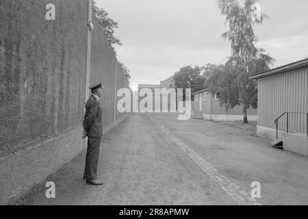 Tatsächlich 29 - 4 - 1974: Eine Nacht im Gefängnis Oslo Bezirksgefängnis, Station B, ist Norwegens größtes Gefängnis. Hinter den hohen Mauern zerquetscht sich die Finsternis. Die Isolation ist fast vollständig. Es ist ein schwieriger Prozess, sich an diese Umgebung zu gewöhnen. Foto: Sverre A. Børretzen / Aktuell / NTB ***FOTO NICHT IMAGE PROCESSED*** Stockfoto