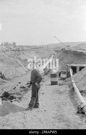 Aktuell 27-10-1960: Der Fluss wird verschoben, damit die Flugzeuge ankommen. Ein NATO-Zuschuss in Höhe von 40 Mio. € für den Ausbau des Flughafens Værnes in Stjørdal.Photo Sverre A. Børretzen: Aktuell / NTB ***Photo not image PROCESSED*** Stockfoto