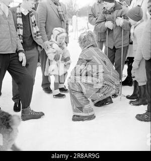 Aktuell 5-8-1960: Skifahren, Shows und Nachtclubs die Touristen dürfen keine Sekunde lang gelangweilt sein. Geilo begeistert mit Skifahren, Shows und Nachtclubs. Foto: Ivar Aaserud / Aktuell / NTB ***FOTO NICHT ABGEBILDET*** Stockfoto