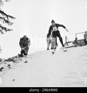 Aktueller 2.-2.-1960.: Anstoß mit dem Olympiaport die Skifahrer und Skater hatten am vergangenen Wochenende ihren ersten großen präolympischen Krafttest, die Skater in Trondheim, die Skispringer und die Skilanglauf in Gjøvik. In diesem Bericht berichten unsere Mitarbeiter in Texten und Bildern über die Situation, die zu den Besten zählt. Foto: Ivar Aaserud / Aktuell / NTB ***FOTO NICHT ABGEBILDET*** Stockfoto