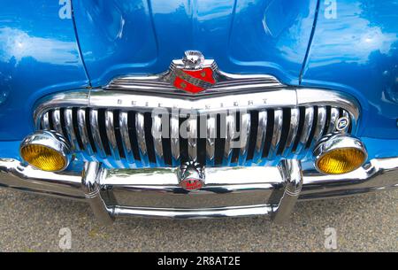 Pater's Day Auto Show - Hyannis, Massachusetts, Cape Cod - USA. Das vordere Ende und der Grill eines 1947 Buick Roadmaster Stockfoto