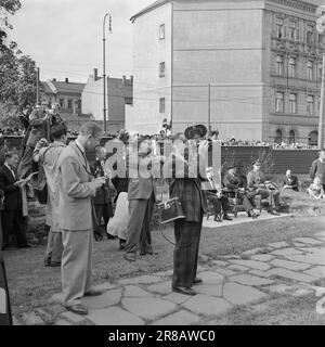 Aktuell 11-1950: Oslo 900 Jahre Jubiläum und die Eröffnung der Stadt HallOslo feiert! Die Stadt ist 900 Jahre alt, erklären die Historiker, und es ist nicht kostenlos, dass man sie darauf sehen kann. Foto: Sverre A. Børretzen / Aktuell / NTB ***FOTO NICHT IMAGE PROCESSED*** Stockfoto