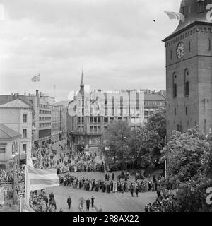 Aktuell 11-1950: Oslo 900 Jahre Jubiläum und die Eröffnung der Stadt HallOslo feiert! Die Stadt ist 900 Jahre alt, erklären die Historiker, und es ist nicht kostenlos, dass man sie darauf sehen kann. Foto: Sverre A. Børretzen / Aktuell / NTB ***FOTO NICHT IMAGE PROCESSED*** Stockfoto