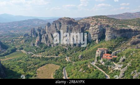 Wunderschöne unvergleichliche Aussicht auf die Klöster in Meteora Kalabaka, Trikala Griechenland Stockfoto