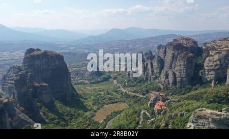 Wunderschöne unvergleichliche Aussicht auf die Klöster in Meteora Kalabaka, Trikala Griechenland Stockfoto