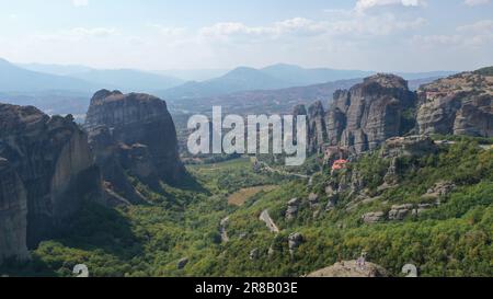 Wunderschöne unvergleichliche Aussicht auf die Klöster in Meteora Kalabaka, Trikala Griechenland Stockfoto