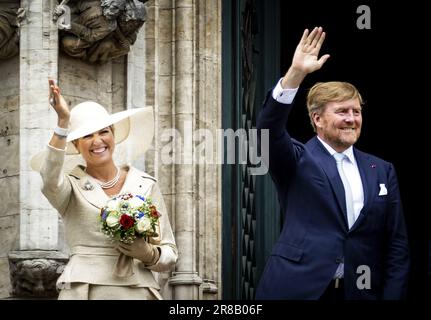 BRÜSSEL - König Willem-Alexander und Königin Maxima und der belgische König Philippe und Königin Mathilde posieren für ein Foto auf dem Balkon des Rathauses auf dem Grote Markt am ersten Tag des Staatsbesuchs in Belgien. Das königliche Paar wird das Land auf Einladung des belgischen Königs Philippe und Königin Mathilde besuchen und neben Brüssel auch Waterloo, Leuven und Antwerpen besuchen. ANP REMKO DE WAAL niederlande raus - belgien raus Stockfoto