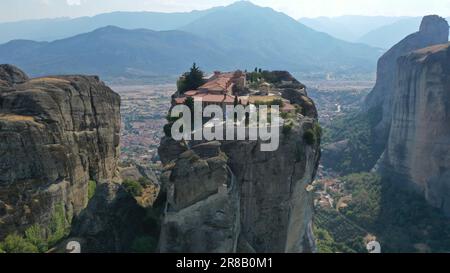 Wunderschöne unvergleichliche Aussicht auf die Klöster in Meteora Kalabaka, Trikala Griechenland Stockfoto