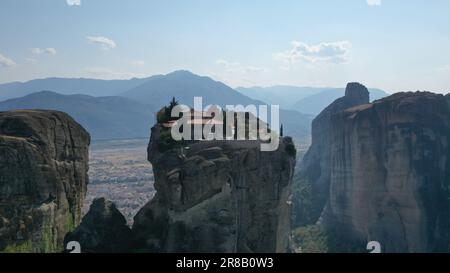 Wunderschöne unvergleichliche Aussicht auf die Klöster in Meteora Kalabaka, Trikala Griechenland Stockfoto