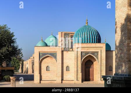 Taschkent, Usbekistan. 18. Oktober 2019: Blick auf das Abubakr Kaffal-Shashi Mausoleum, Teil des Hazrati Imam Ensemble. Stockfoto