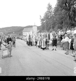 33. 2. 1960: Brautprozession in Hardanger. Synnøve Hauge und Samson Bjørke haben Vikøy in der Kirche geheiratet, auf gute alte Weise. Foto: Ivar Aaserud / Aktuell / NTB ***Foto nicht verarbeitet*** Stockfoto