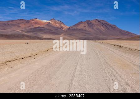 Malerische Wüste Salvador Dali, nur ein natürlicher Anblick auf der malerischen Lagunenroute durch den bolivianischen Altiplano in Südamerika Stockfoto