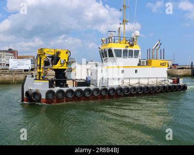 Lowestoft, Suffolk - 19. Juni 2023 : HST Hazel Multicat 2309 Schlepper im Hafen. Stockfoto
