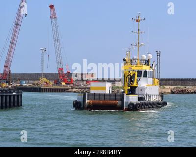 Lowestoft, Suffolk - 19. Juni 2023 : HST Hazel Multicat 2309 Schlepper im Hafen. Stockfoto