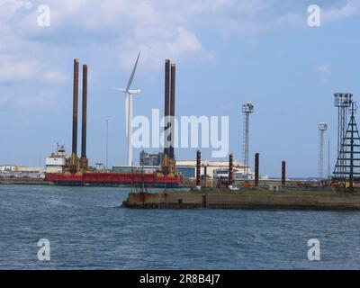 Lowestoft, Suffolk - 19. Juni 2023 : Hafeneingang und Baustelle. Stockfoto