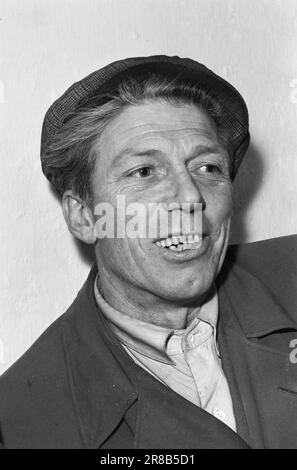 Derzeit 10-9-1960: Schwimmender Sarg Flakke repariert alte Wannen in seiner eigenen Werkstatt, die nicht den professionellen Standards entsprechen. Der Hauptzeuge in einem möglichen Fall gegen Flakke wird der Klempner Karl Pettersen sein, der ein Loch in den Schießstand von „Kovda“ gestochen hat. Foto: Sverre A. Børretzen / Aktuell / NTB ***FOTO NICHT IMAGE PROCESSED*** Stockfoto