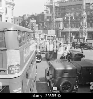 Actual 12-1951: Treffen mit LondonEditor per Bratland auf einer Reportage-Reise nach London, um über das "Festival of Britain" mit einer Darstellung des heutigen London zu berichten. Foto; per Bratland / Aktuell / NTB ***NB!!! FOTO NICHT VERARBEITET*** Stockfoto