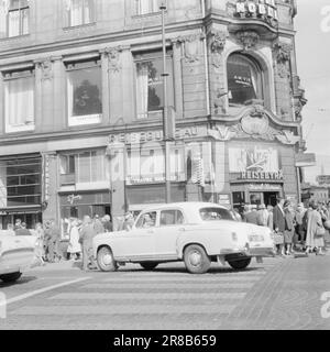 Derzeit 39-4-1960: Bauernstudentin des Tigerstaden Student Lars Ramstad wird vom Bergdorf Skjåk in die Betonblöcke in Oslo verpflanzt. "Hart", sagt er, "aber es wird funktionieren." Foto: Ivar Aaserud / Aktuell / NTB ***FOTO NICHT ABGEBILDET*** Stockfoto