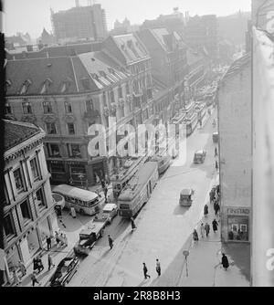 Aktuell 13-1950: Wann kommt der Zusammenbruch das charakteristischste am Verkehr in Zentral-Oslo ist, dass es dafür keinen Platz gibt. Es ist seit vielen Jahren schlimm und es wird noch schlimmer werden. Foto: Arne Kjus/Aktuell/NTB Stockfoto