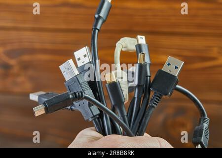 USB-Kabel in einem Paket Stockfoto