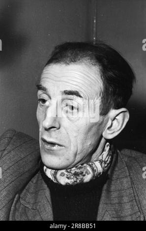 Derzeit 10-9-1960: Schwimmender Sarg Flakke repariert alte Wannen in seiner eigenen Werkstatt, die nicht den professionellen Standards entsprechen. Der Hauptzeuge in einem möglichen Fall gegen Flakke wird Alf Olsen sein, der aus Onega an Land ging und dadurch sein Leben rettete. Foto: Sverre A. Børretzen / Aktuell / NTB ***FOTO NICHT IMAGE PROCESSED*** Stockfoto