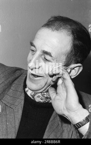 Derzeit 10-9-1960: Schwimmender Sarg Flakke repariert alte Wannen in seiner eigenen Werkstatt, die nicht den professionellen Standards entsprechen. Der Hauptzeuge in einem möglichen Fall gegen Flakke wird Alf Olsen sein, der aus Onega an Land ging und dadurch sein Leben rettete. Foto: Sverre A. Børretzen / Aktuell / NTB ***FOTO NICHT IMAGE PROCESSED*** Stockfoto