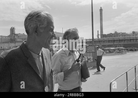 Aktuell 29 - 7 - 1974: Aus diesem Grund streiken Arbeiter von Hydro stands4.500 bei Norsk Hydro. Es könnte ein ziemlich langer Streik werden. Foto: Sverre A. Børretzen / Aktuell / NTB ***FOTO NICHT IMAGE PROCESSED*** Stockfoto