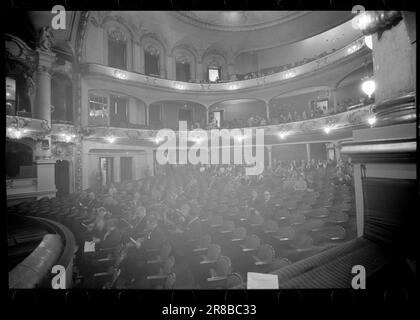 Strom 23-5-1960 : die leeren Bänke im Nationaltheatret. Jedes Frühjahr haben wir eine Theaterkrise. Dieses Jahr sind die Kassen des Nationaltheaters am Tiefpunkt. Der Finanzdirektor ist wieder auf der Bettelspur. Er kann damit umgehen. Aber können wir eine Krise im nächsten Frühjahr verhindern? Foto: Sverre A. Børretzen/Aktuell/NTB Stockfoto