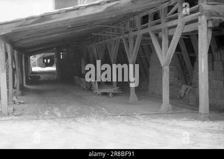 Aktuelle 3-1947: Wohnungsbau in Oslowie viele Menschen bekommen dieses Jahr ein Haus? Material, Arbeit und Geld sind erforderlich, um Häuser zu bauen. Die Situation ist, dass es an einer Reihe wichtiger Materialien mangelt. Dies war in erster Linie der Grund dafür, dass nur 65 Prozent des Set-Building-Programms im letzten Jahr erfüllt werden konnten. Außerdem besteht in den meisten Baugewerben ein erheblicher Mangel an qualifizierten Arbeitskräften. Foto: Th. Skotaam/Aktuell/NTB ***FOTO NICHT VERARBEITET*** Stockfoto