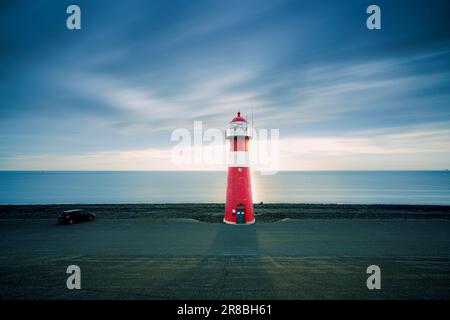 Leuchtturm (Noorderhoofd) an der Küste bei Westkapelle, Zeeland, Niederlande Stockfoto