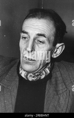 Derzeit 10-9-1960: Schwimmender Sarg Flakke repariert alte Wannen in seiner eigenen Werkstatt, die nicht den professionellen Standards entsprechen. Der Hauptzeuge in einem möglichen Fall gegen Flakke wird Alf Olsen sein, der aus Onega an Land ging und dadurch sein Leben rettete. Foto: Sverre A. Børretzen / Aktuell / NTB ***FOTO NICHT IMAGE PROCESSED*** Stockfoto