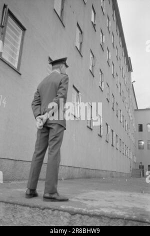 Tatsächlich 29 - 4 - 1974: Eine Nacht im Gefängnis Oslo Bezirksgefängnis, Station B, ist Norwegens größtes Gefängnis. Hinter den hohen Mauern zerquetscht sich die Finsternis. Die Isolation ist fast vollständig. Es ist ein schwieriger Prozess, sich an diese Umgebung zu gewöhnen. Foto: Sverre A. Børretzen / Aktuell / NTB ***FOTO NICHT IMAGE PROCESSED*** Stockfoto