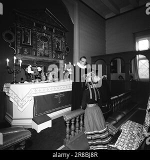 33. 2. 1960: Brautprozession in Hardanger. Synnøve Hauge und Samson Bjørke haben Vikøy in der Kirche geheiratet, auf gute alte Weise. Foto: Ivar Aaserud / Aktuell / NTB ***Foto nicht verarbeitet*** Stockfoto