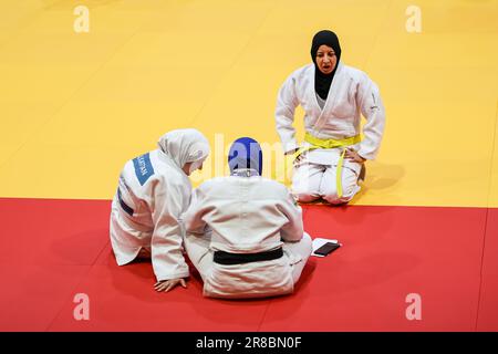 Berlin, Deutschland. 20. Juni 2023. Judo-Athleten warten am 20. Juni 2023 bei den Special Olympics Summer World Games Berlin 2023 im Konferenzzentrum Messe in Berlin auf ihren Wettkampf. Die Berliner Spiele 2023 sind Gastgeber von 7000 Lernbehinderten aus fast 190 Ländern. Special Olympics ist eine internationale Wohltätigkeitsorganisation, deren Ziel es ist, Lernbehinderte in den Bereich des olympischen Sports einzubeziehen. Berlin 2023 ist die größte Sport- und Wohltätigkeitsveranstaltung des Jahres 2023. (Foto: Dominika Zarzycka/Sipa USA) Guthaben: SIPA USA/Alamy Live News Stockfoto