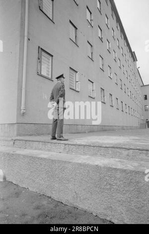 Tatsächlich 29 - 4 - 1974: Eine Nacht im Gefängnis Oslo Bezirksgefängnis, Station B, ist Norwegens größtes Gefängnis. Hinter den hohen Mauern zerquetscht sich die Finsternis. Die Isolation ist fast vollständig. Es ist ein schwieriger Prozess, sich an diese Umgebung zu gewöhnen. Foto: Sverre A. Børretzen / Aktuell / NTB ***FOTO NICHT IMAGE PROCESSED*** Stockfoto